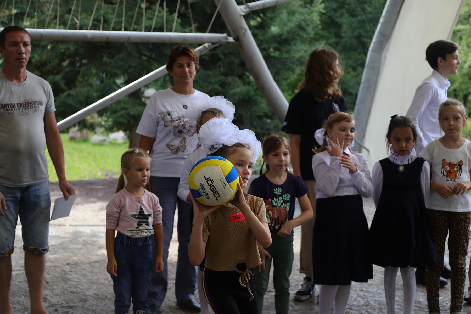 Фото День Знаний-2023 в эйфории отметили дети и взрослые в парке им. Кирова 3